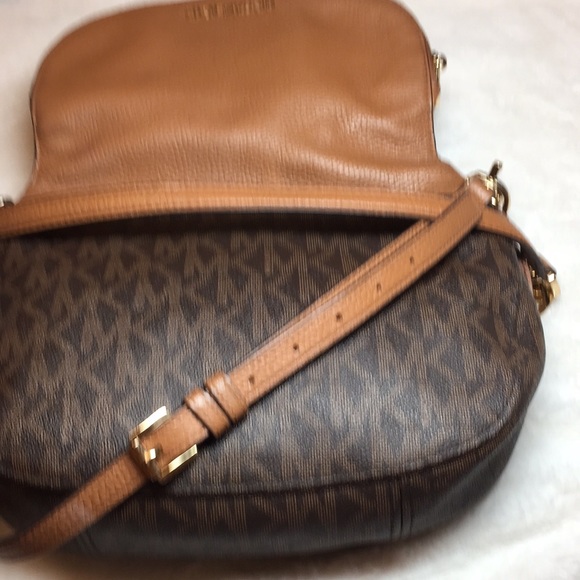 Gorgeous MICHAEL KORS BROWN CROSSBODY JUST REDUCED - Picture 5 of 12